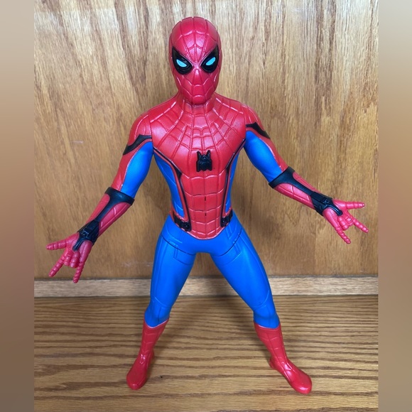 Talking Spider-Man Far from Home Deluxe Web Gear Sound Suit 13” Action Figure - Picture 2 of 6
